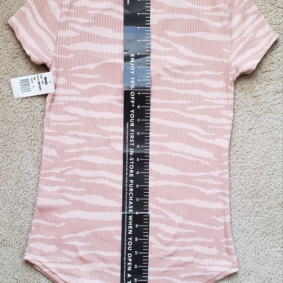 DEREK HEART Trendy Peekaboo T-Shirt - Picture 6 of 7